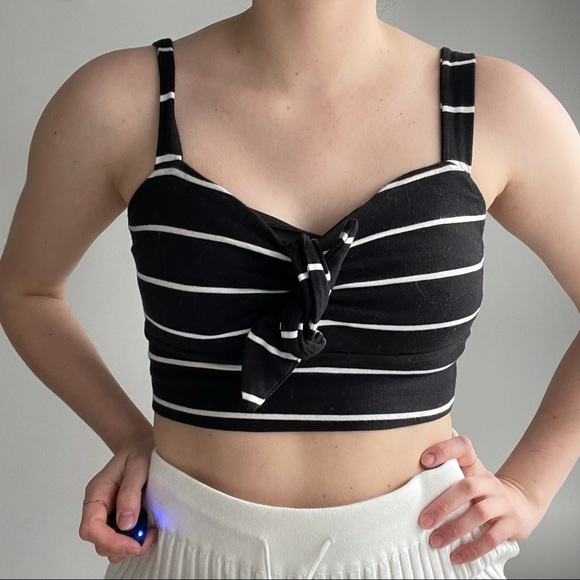 Black and white crop top - Picture 6 of 6